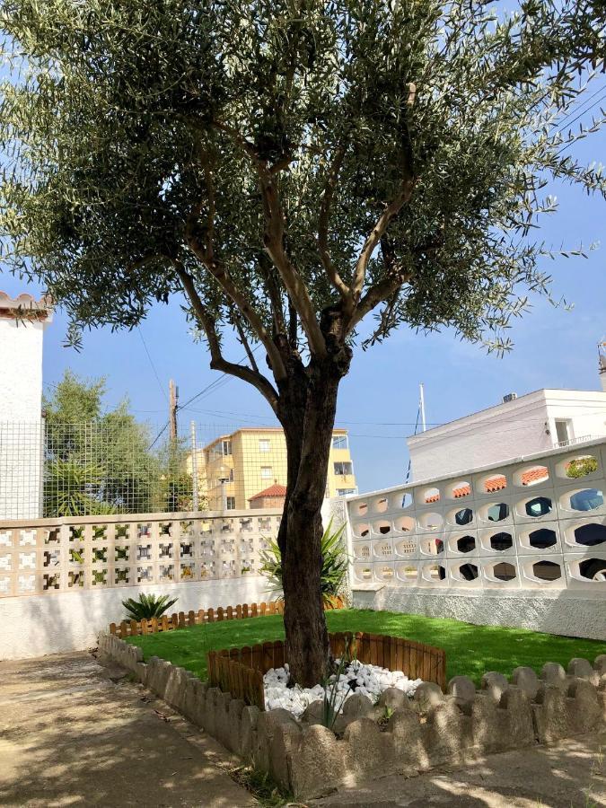 Magnifica Casa Con Jardin Y Barbacoa En Roses Villa Bagian luar foto