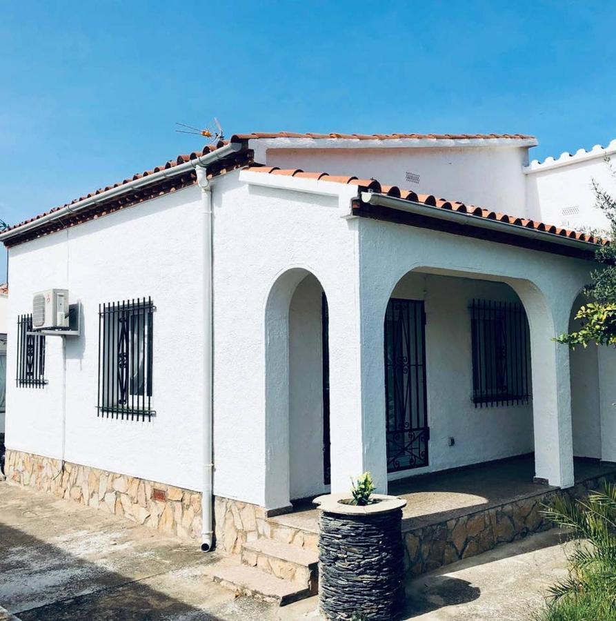 Magnifica Casa Con Jardin Y Barbacoa En Roses Villa Bagian luar foto