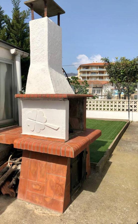 Magnifica Casa Con Jardin Y Barbacoa En Roses Villa Bagian luar foto